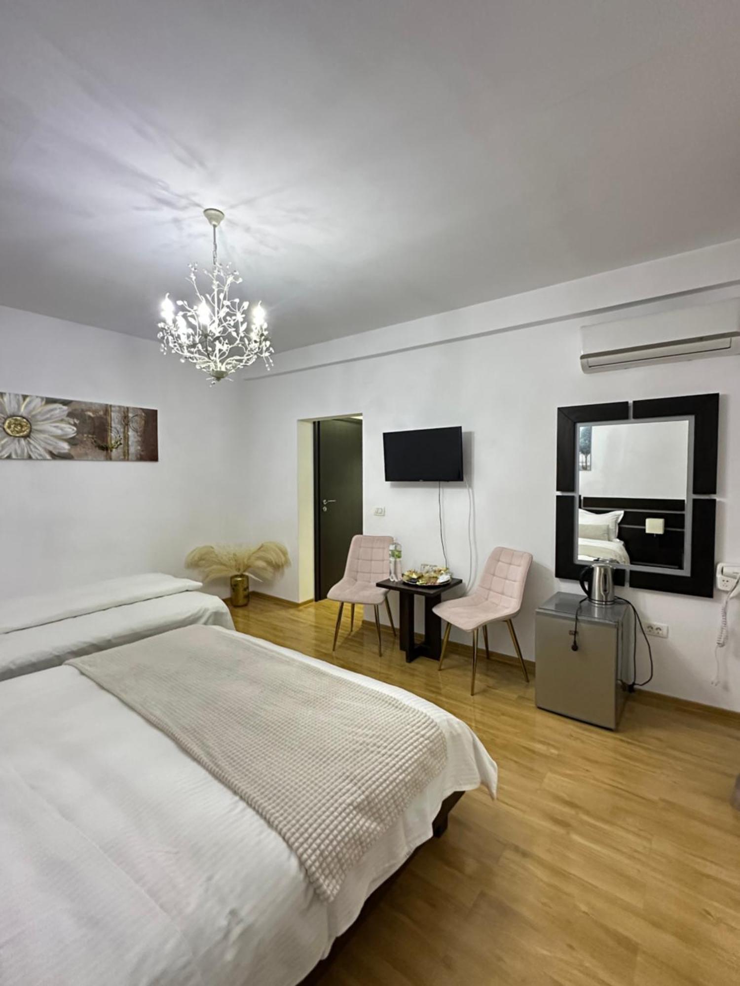 Vila Zoe Bucharestairport&Therme&Parking Otopeni Buitenkant foto